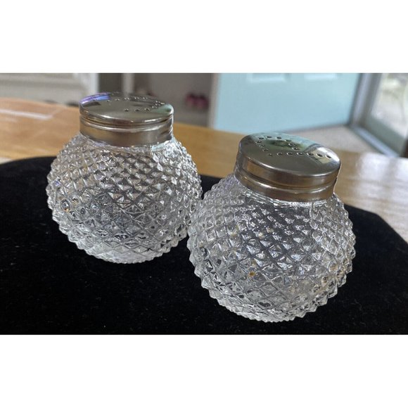 VINTAGE CLEAR GLASS HOBNAIL SALT & PEPPER SHAKERS "S" "P" Caps Vintage - Picture 1 of 12